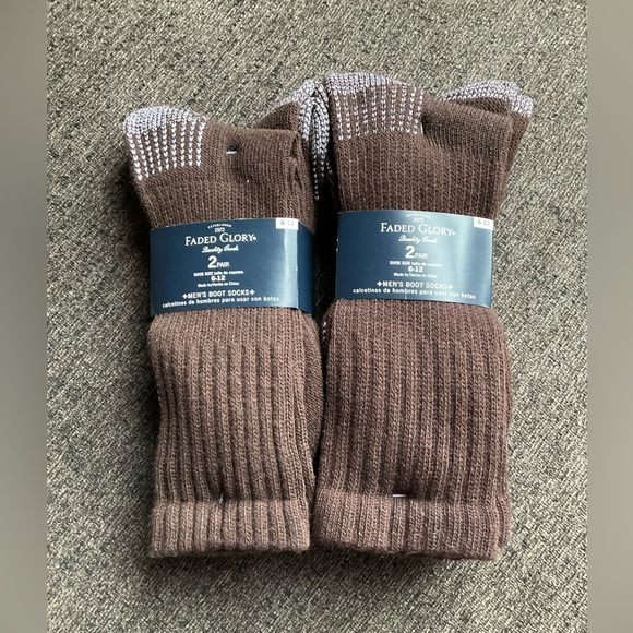 NWT 4 Pairs of Men’s Socks - Picture 1 of 2